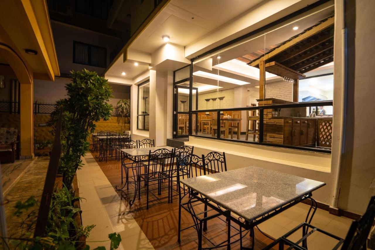 Hotel Mera Peak Private Limited Pokhara Zewnętrze zdjęcie